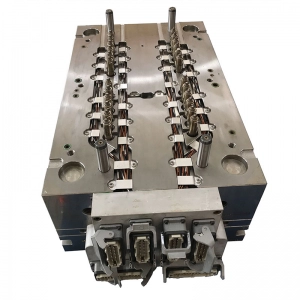 Plastic injection mold 